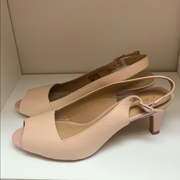 Clark’s Artisan, kitten heels, nude! - Picture 3 of 3